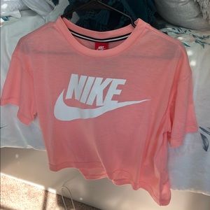 Cropped Nike Workout Top